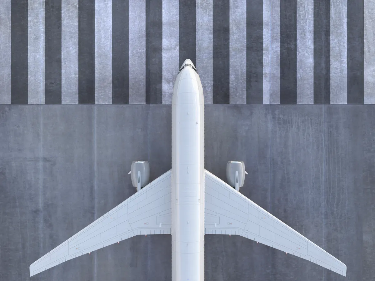 Frachtflugzeug von oben – Luftfracht mit Speed Logistics